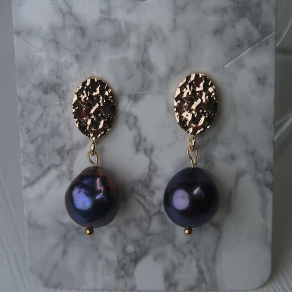 🌟Gorgeous Peacock Purple Edison Freshwater Pearl Earrings!🌟 - Picture 6 of 12